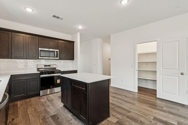 1009 S Oakhurst Drive, Dayton, TX 77535