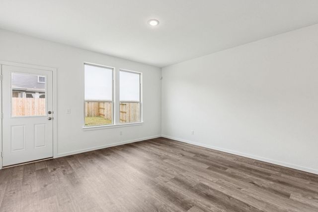 1009 S Oakhurst Drive, Dayton, TX 77535