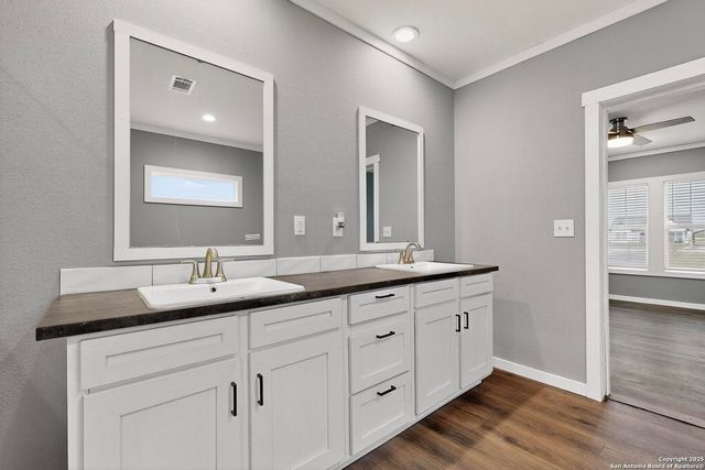 173 Medina Verde, Natalia, TX 78059