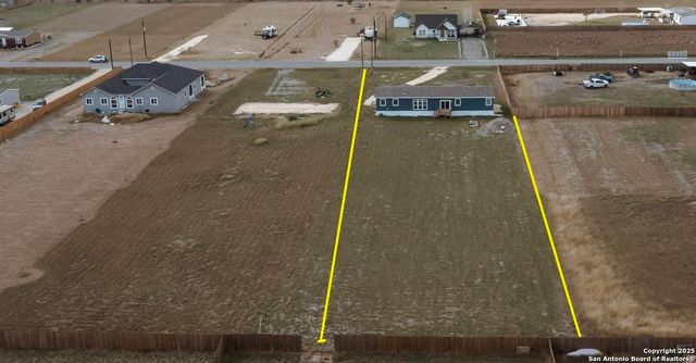 173 Medina Verde, Natalia, TX 78059