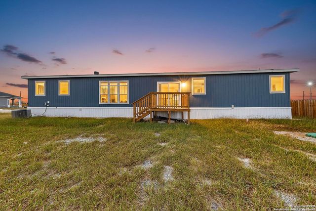 173 Medina Verde, Natalia, TX 78059