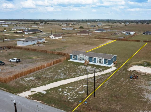 173 Medina Verde, Natalia, TX 78059