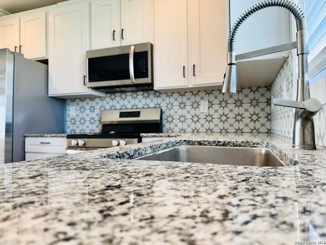 173 Medina Verde, Natalia, TX 78059