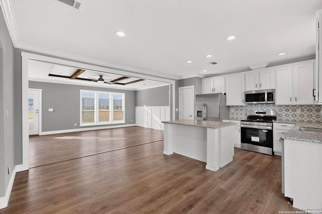 173 Medina Verde, Natalia, TX 78059