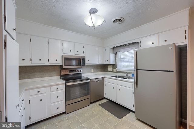 310 DORWART CIR, Etters, PA 17319