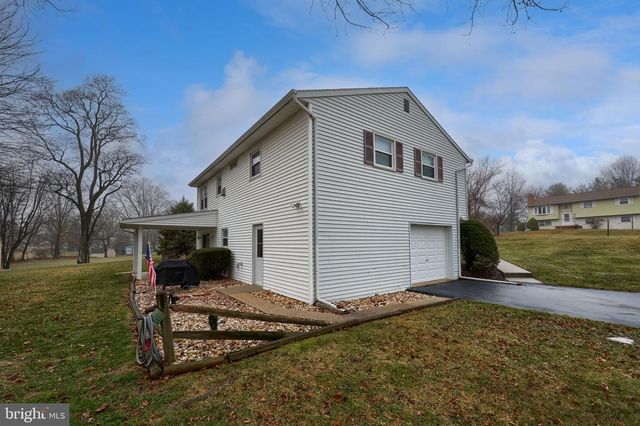 310 DORWART CIR, Etters, PA 17319