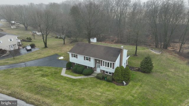 310 DORWART CIR, Etters, PA 17319
