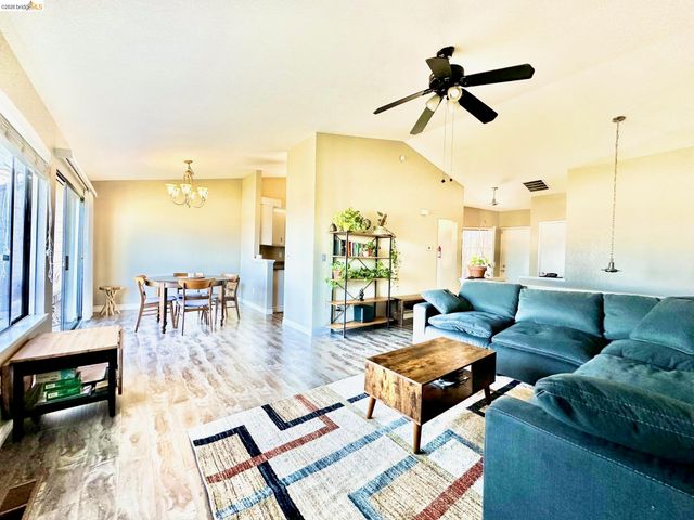 222 Manuel Ct, Bay Point, CA 94565