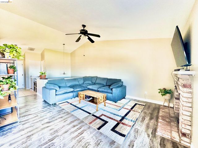 222 Manuel Ct, Bay Point, CA 94565