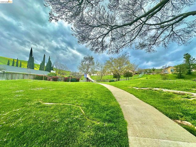 222 Manuel Ct, Bay Point, CA 94565