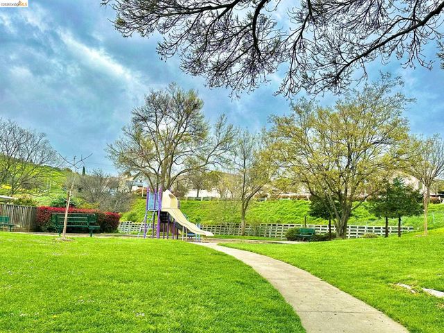 222 Manuel Ct, Bay Point, CA 94565