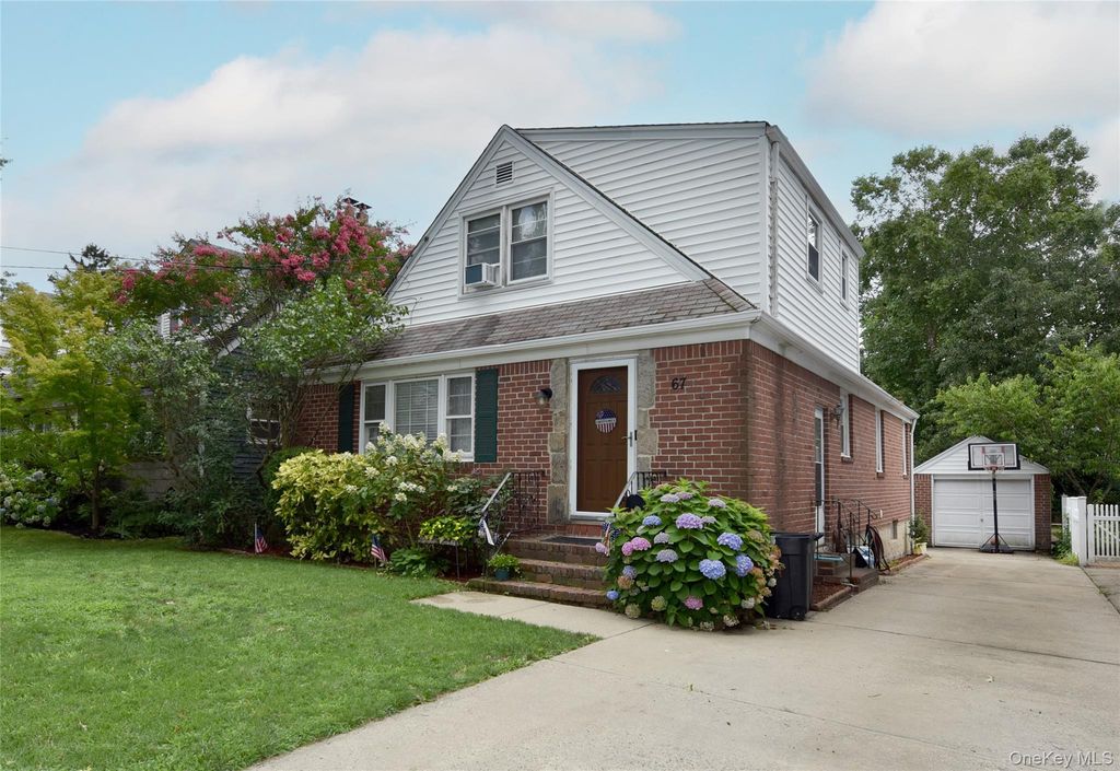 67 Iris Avenue, Floral Park, NY 11001 — photo 2