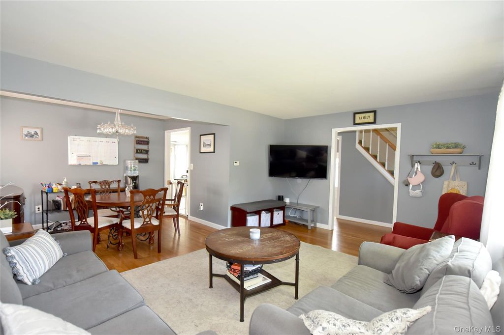 67 Iris Avenue, Floral Park, NY 11001 — photo 4
