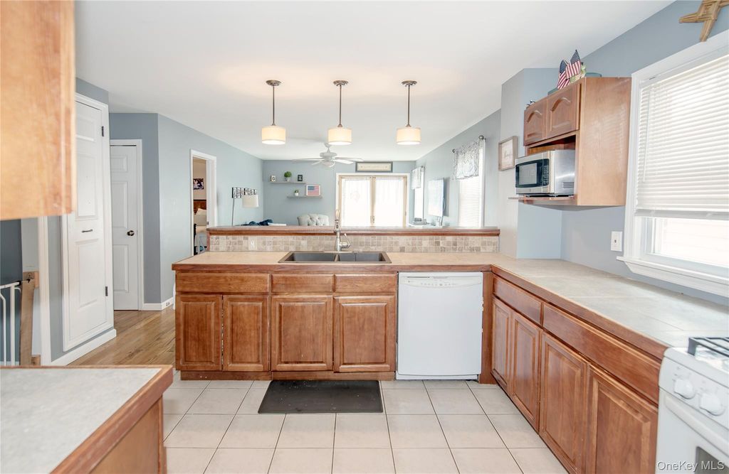 67 Iris Avenue, Floral Park, NY 11001 — photo 5