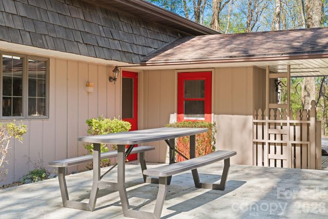 363 S Sequoyah Lane, Brevard, NC 28712