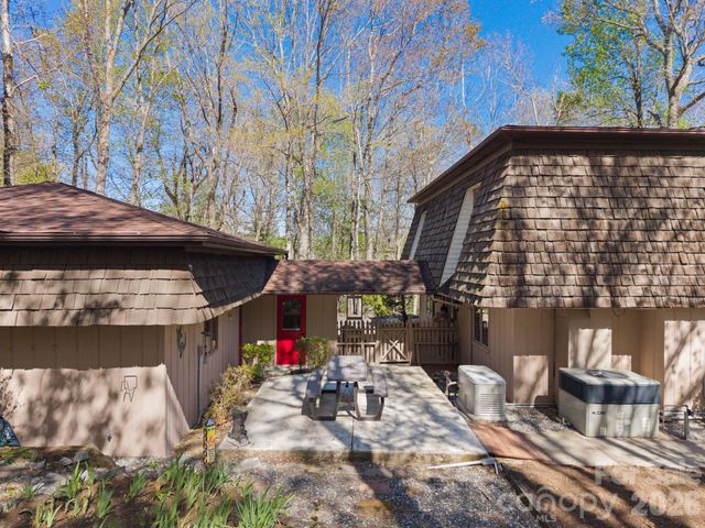 363 S Sequoyah Lane, Brevard, NC 28712
