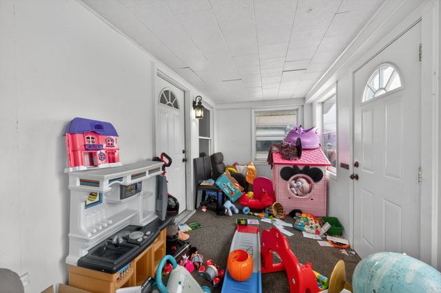 2048 E Walnut Street, Des Moines, IA 50317