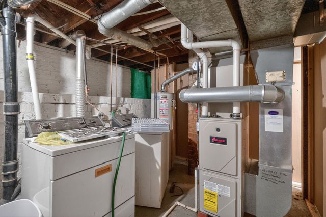 2048 E Walnut Street, Des Moines, IA 50317