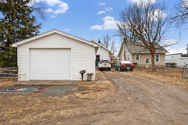 2048 E Walnut Street, Des Moines, IA 50317