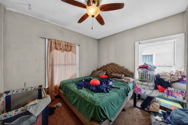 2048 E Walnut Street, Des Moines, IA 50317