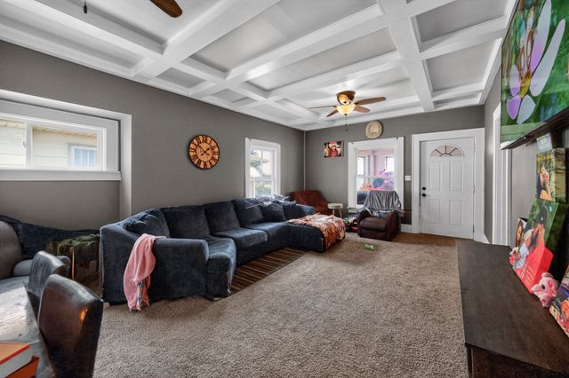 2048 E Walnut Street, Des Moines, IA 50317