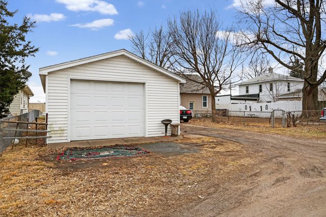 2048 E Walnut Street, Des Moines, IA 50317