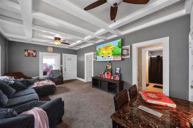 2048 E Walnut Street, Des Moines, IA 50317