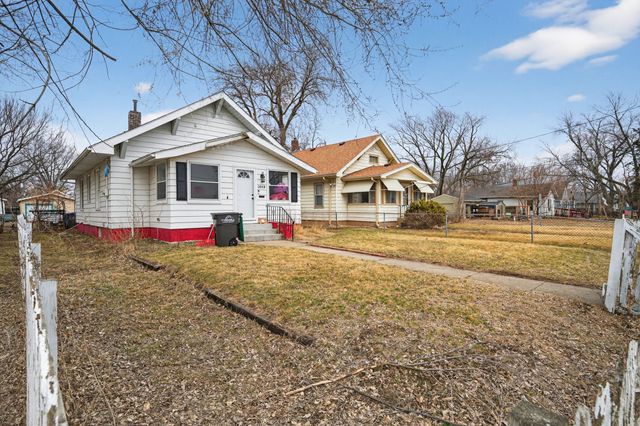 2048 E Walnut Street, Des Moines, IA 50317