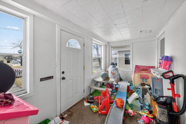 2048 E Walnut Street, Des Moines, IA 50317