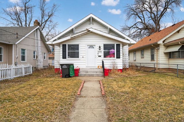 2048 E Walnut Street, Des Moines, IA 50317