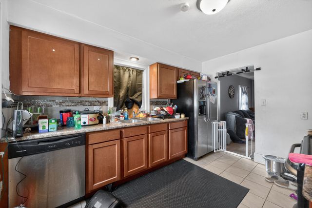 2048 E Walnut Street, Des Moines, IA 50317