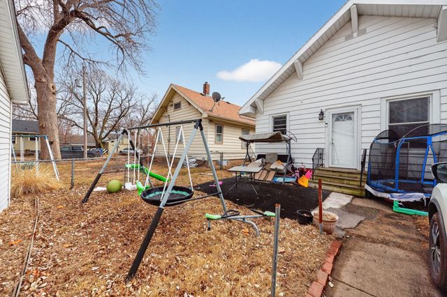 2048 E Walnut Street, Des Moines, IA 50317