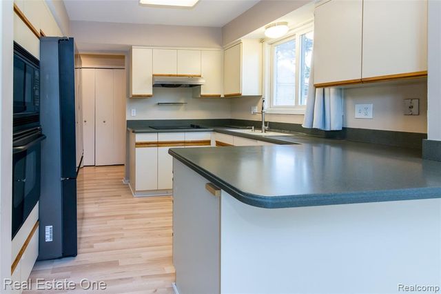 4161 Breckenridge Drive, West Bloomfield, MI 48322