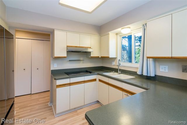 4161 Breckenridge Drive, West Bloomfield, MI 48322