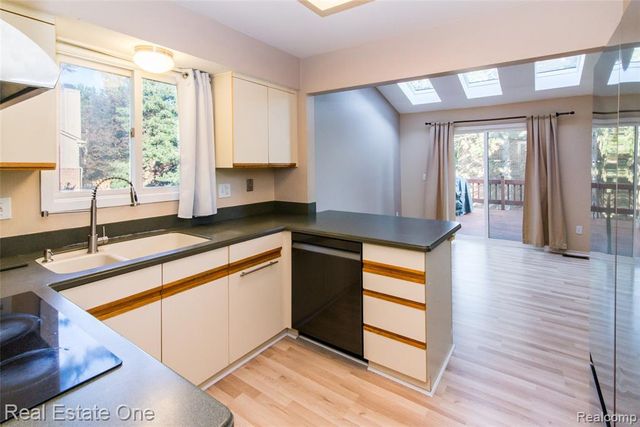 4161 Breckenridge Drive, West Bloomfield, MI 48322