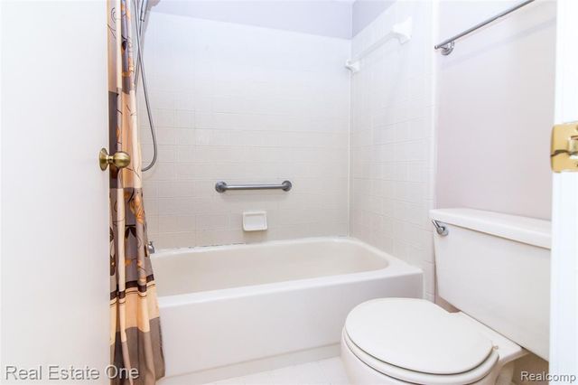 4161 Breckenridge Drive, West Bloomfield, MI 48322