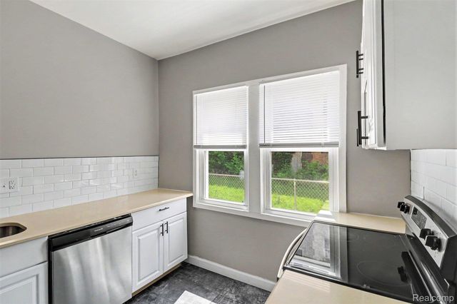 2731 Elmhurst Street, Detroit, MI 48206