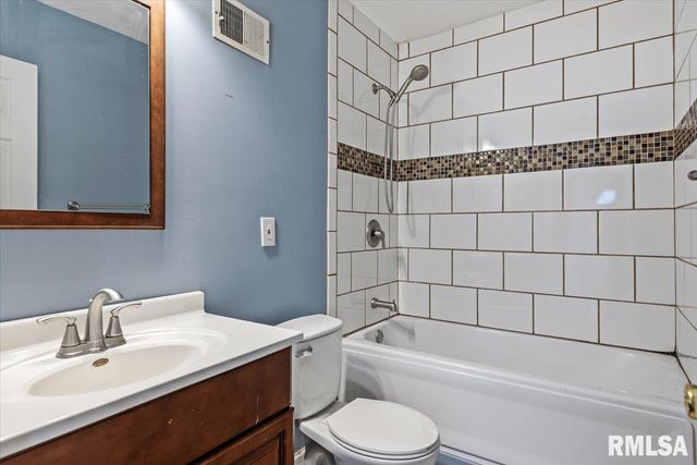 3022 S 3RD Street, Springfield, IL 62703