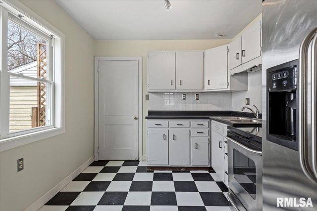 3022 S 3RD Street, Springfield, IL 62703