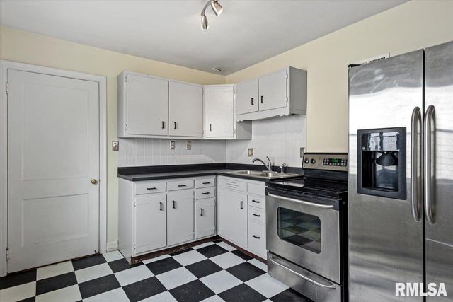 3022 S 3RD Street, Springfield, IL 62703