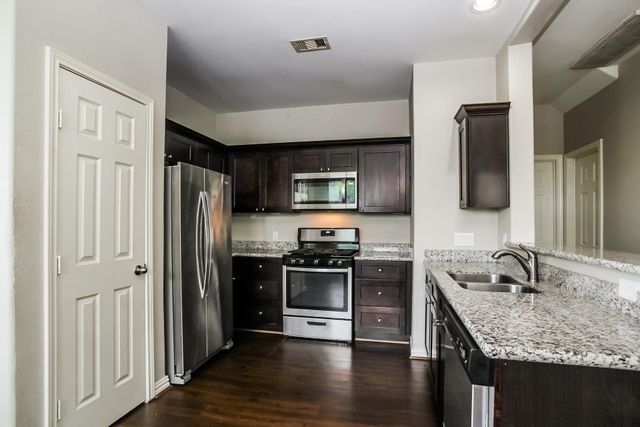 2818 Mesquite Ridge Drive, Houston, TX 77073