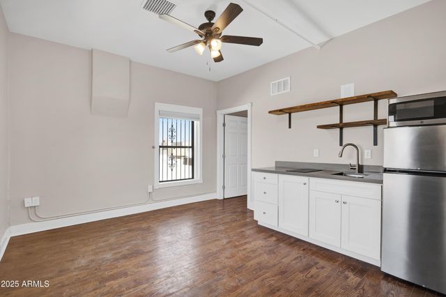 5753 W Glendale Avenue Apt 202, Glendale, AZ 85301