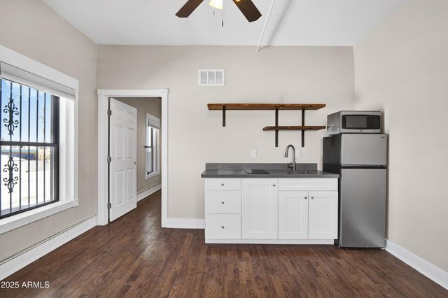 5753 W Glendale Avenue Apt 202, Glendale, AZ 85301