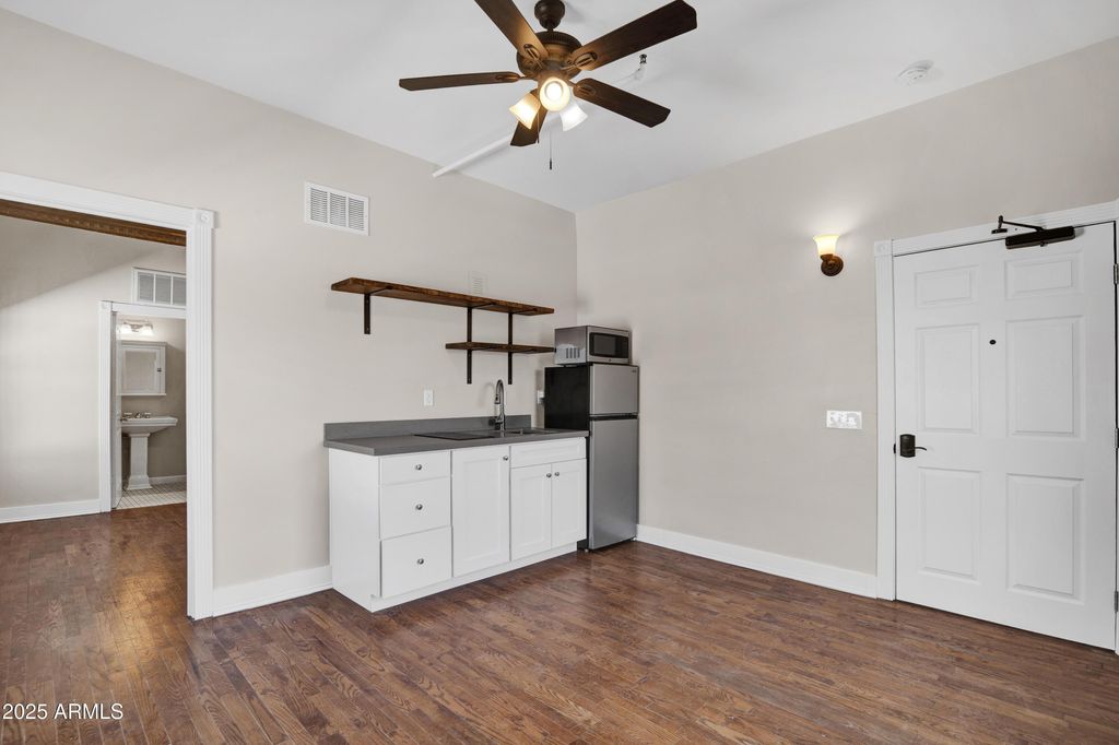 5753 W Glendale Avenue Apt 202, Glendale, AZ 85301