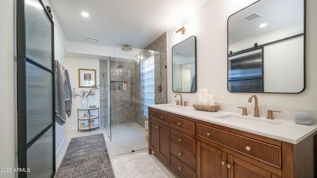 5819 E LUDLOW Drive, Scottsdale, AZ 85254