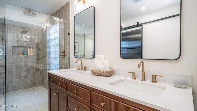 5819 E LUDLOW Drive, Scottsdale, AZ 85254