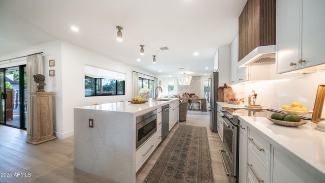 5819 E LUDLOW Drive, Scottsdale, AZ 85254