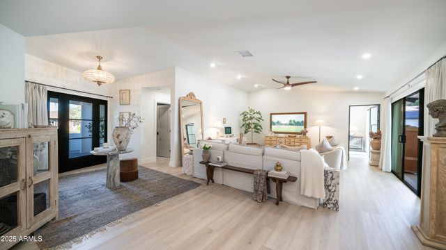 5819 E LUDLOW Drive, Scottsdale, AZ 85254