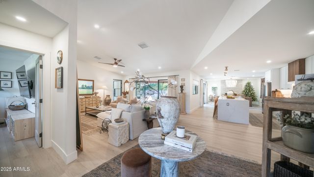 5819 E LUDLOW Drive, Scottsdale, AZ 85254