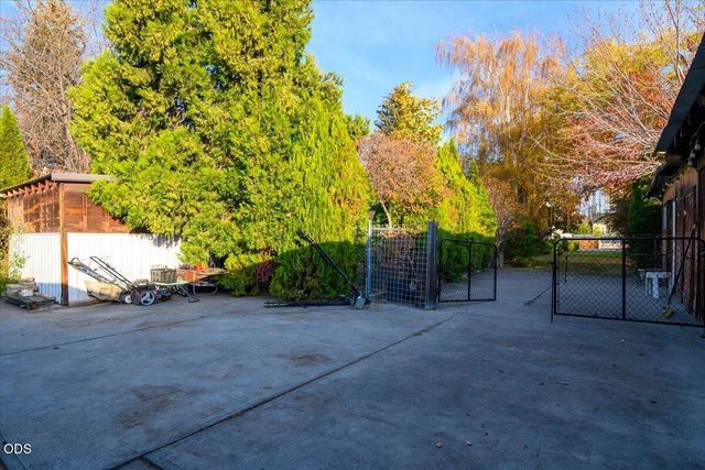 2846 W Antler Avenue, Redmond, OR 97756